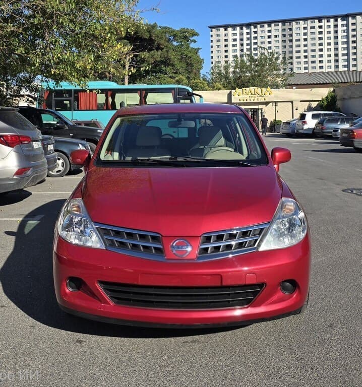 2011 Nissan Tiida - Image 1