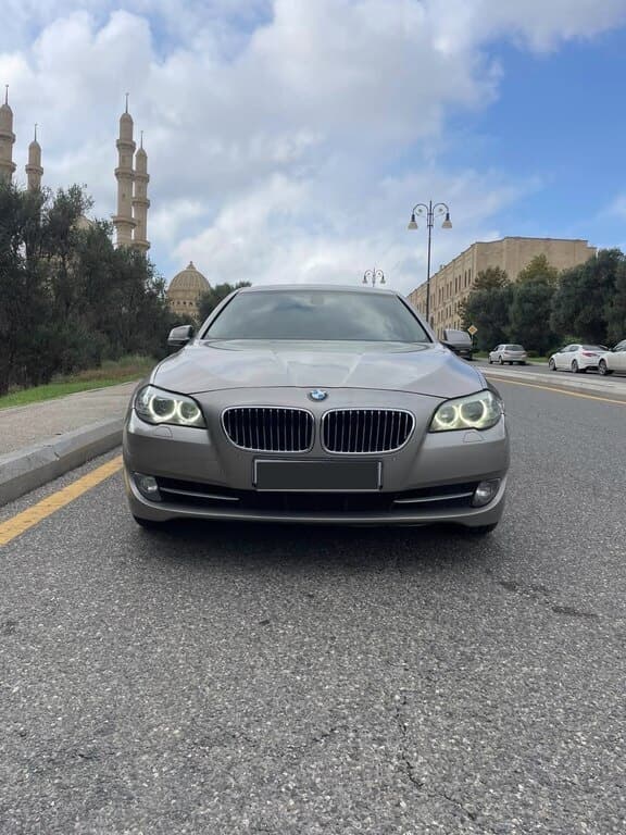2011 BMW 528 - Image 1