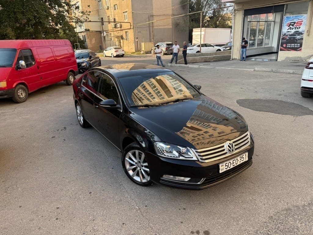 2012 Volkswagen Passat - Image 1
