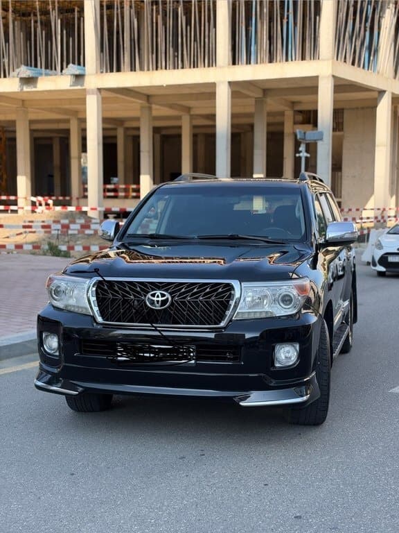 2012 Toyota Land Cruiser - Image 1