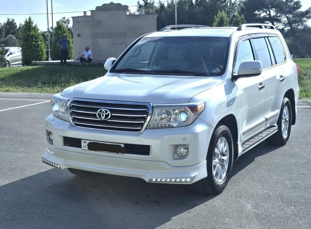 2012 Toyota Land Cruiser - Image 1