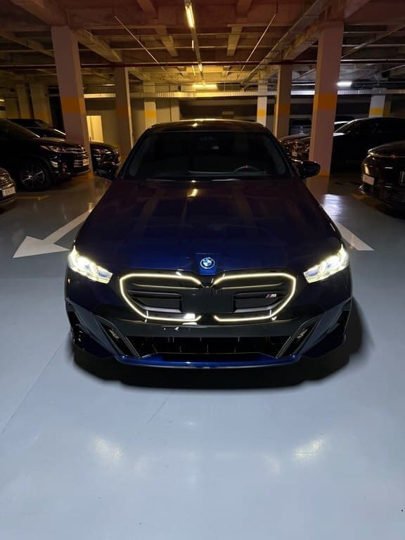 2023 BMW i5 - Image 1
