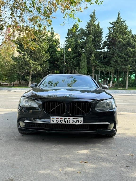 2009 BMW 740 - Image 1