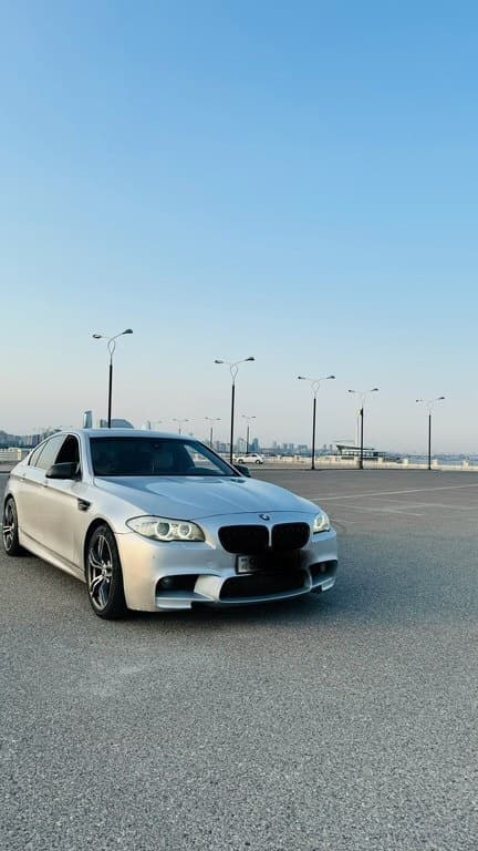2013 BMW 528 - Image 1