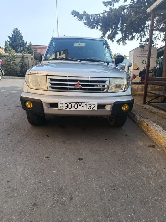 1999 Mitsubishi Pajero io - Image 1