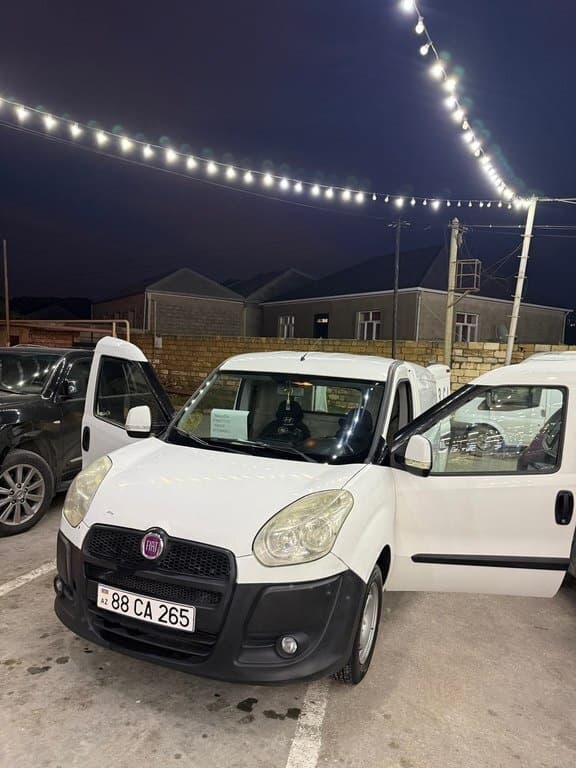 2010 Fiat Doblo - Image 1