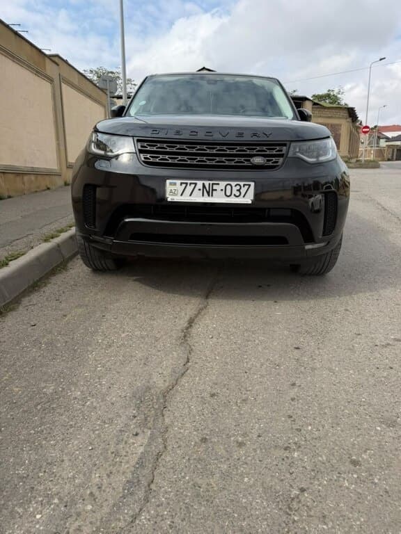 2017 Land Rover Discovery - Image 1