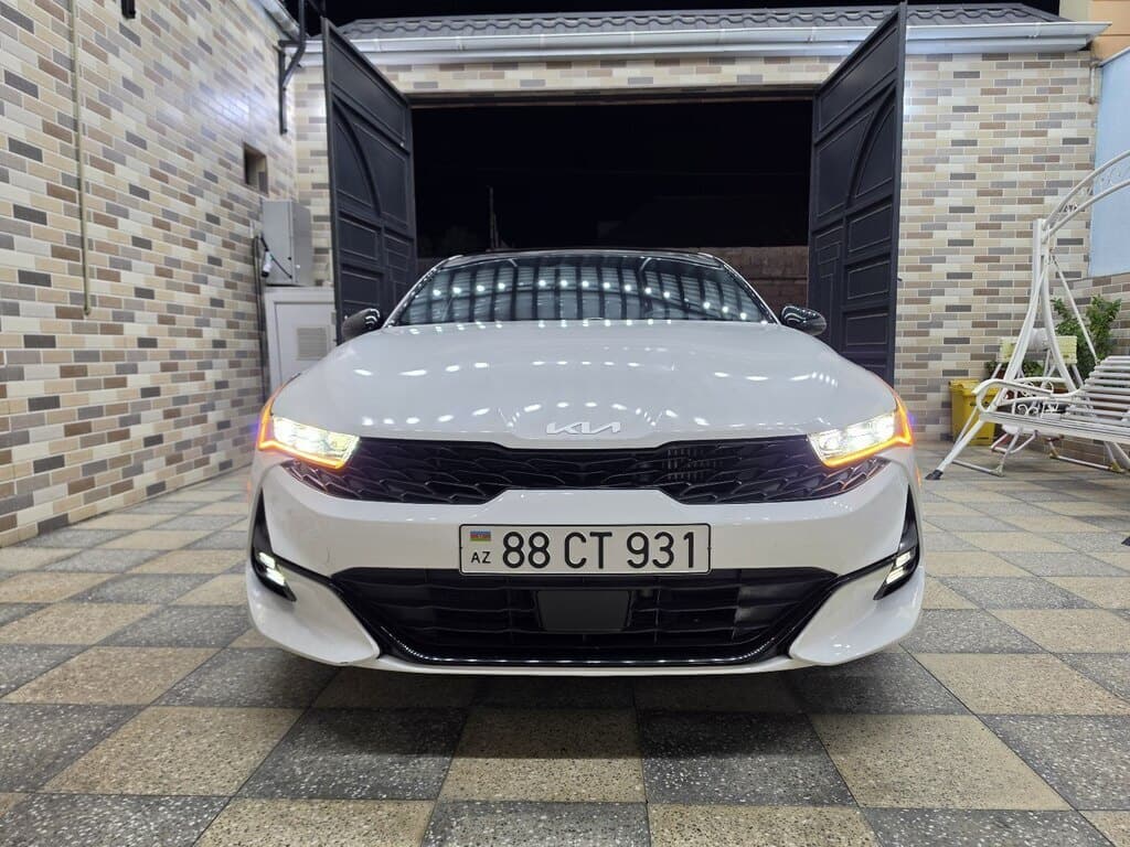 2022 Kia K5 - Image 1