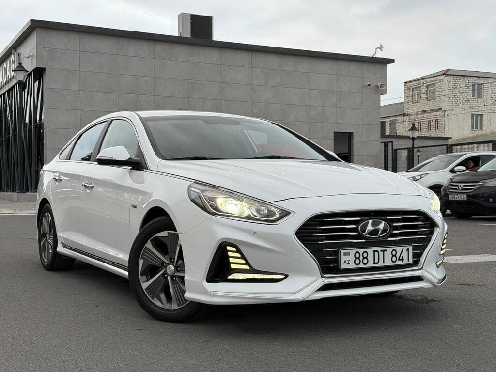 2018 Hyundai Sonata - Image 1