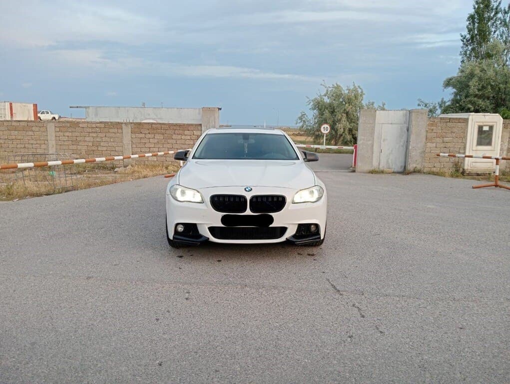 2012 BMW 528 - Image 1