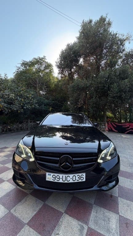 2014 Mercedes E 220 - Image 1