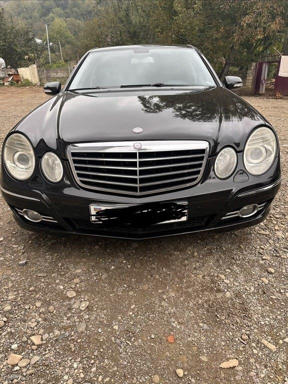 2007 Mercedes E 220 - Image 1