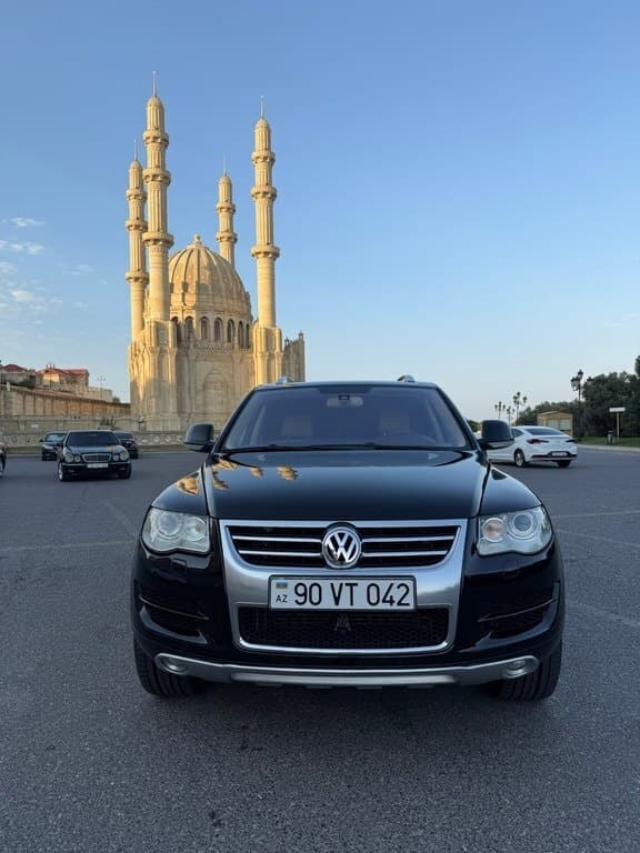 2008 Volkswagen Touareg - Image 1