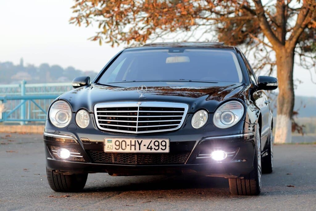 2007 Mercedes E 220 - Image 1