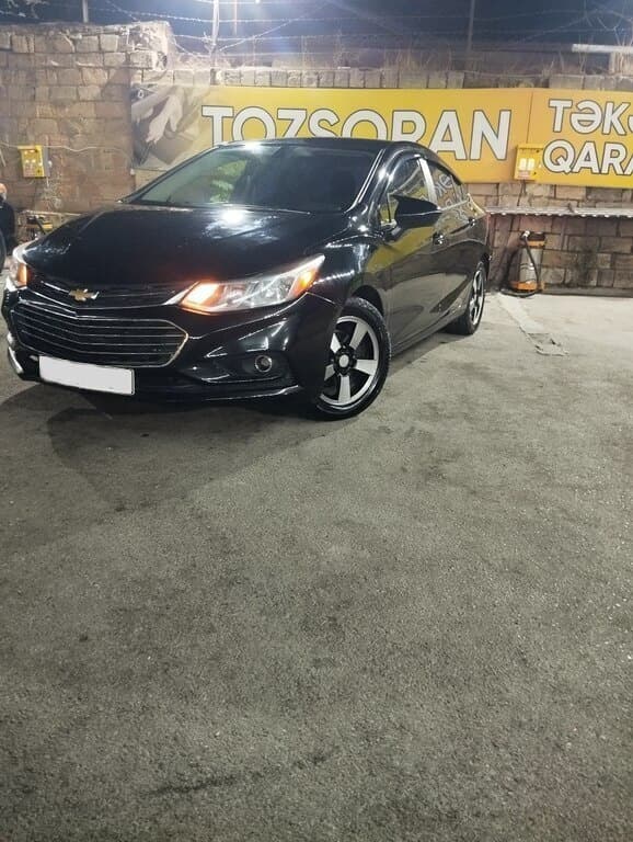 2018 Chevrolet Cruze - Image 1
