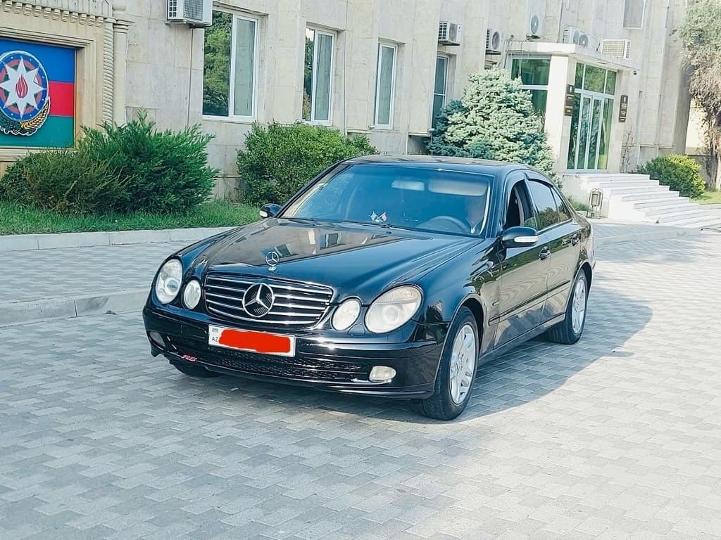 2005 Mercedes E 220 - Image 1