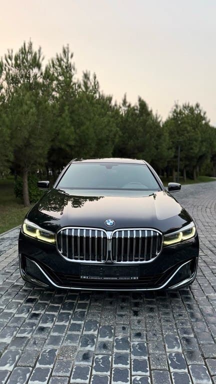 2019 BMW 740 - Image 1