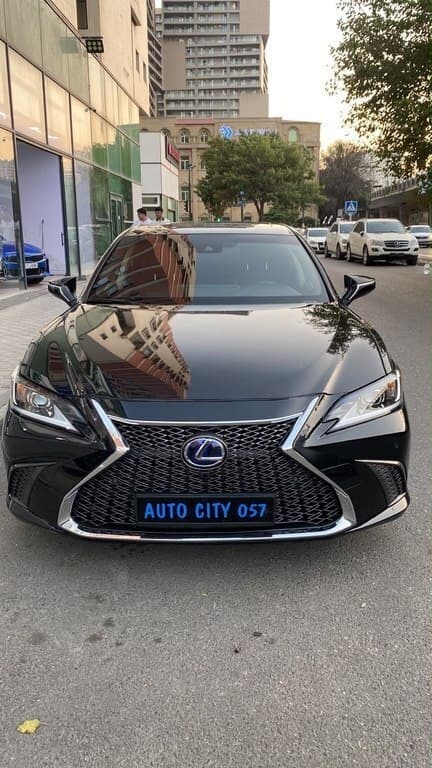 2021 Lexus ES 300h - Image 1