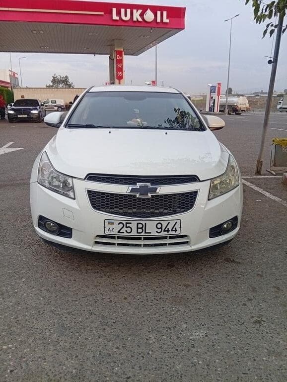 2013 Chevrolet Cruze - Image 1