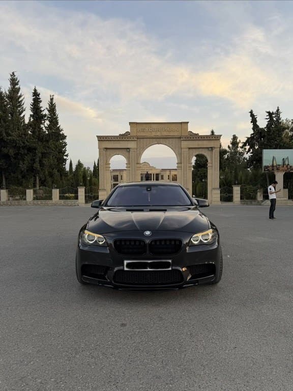 2012 BMW 528 - Image 1