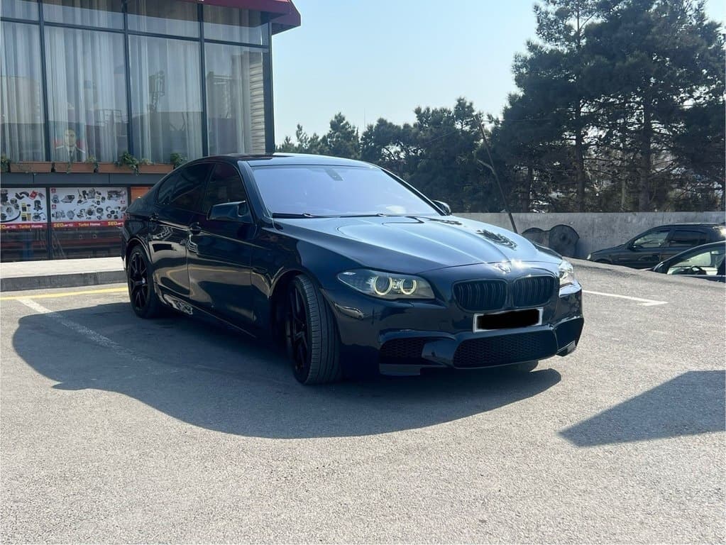 2011 BMW 520d - Image 1