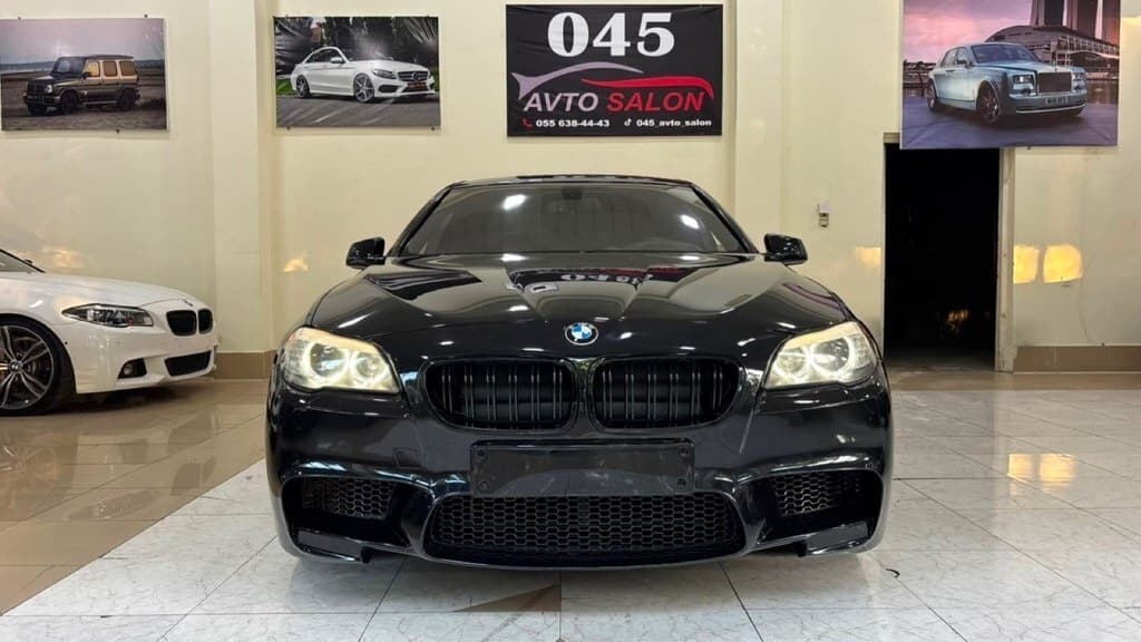 2013 BMW 528 - Image 1