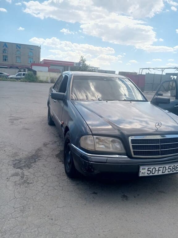 1995 Mercedes C 220 - Image 1
