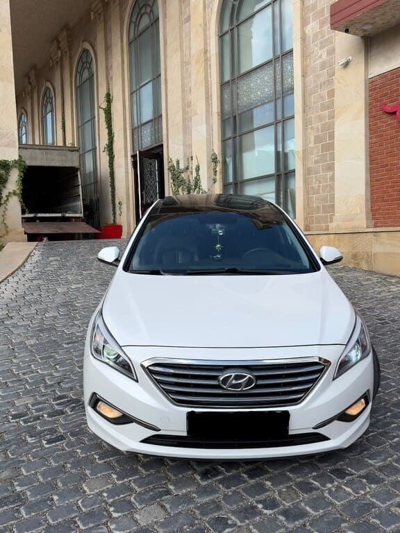 2015 Hyundai Sonata - Image 1