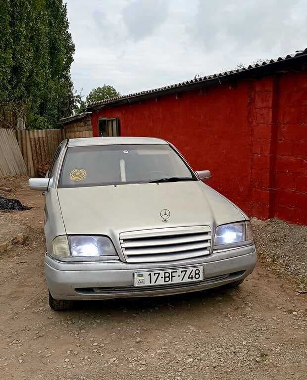 1994 Mercedes C 180 - Image 1