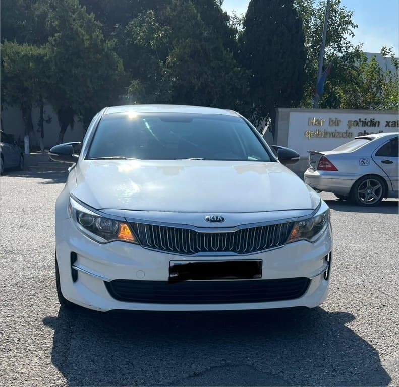 2017 Kia Optima - Image 1