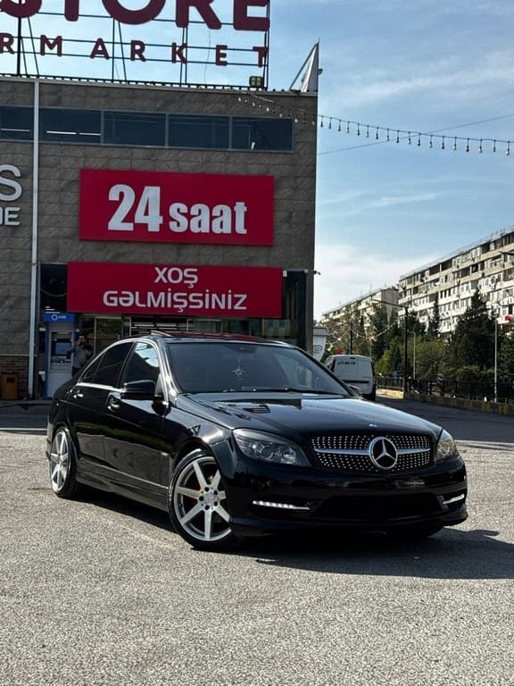 2010 Mercedes C 300 - Image 1